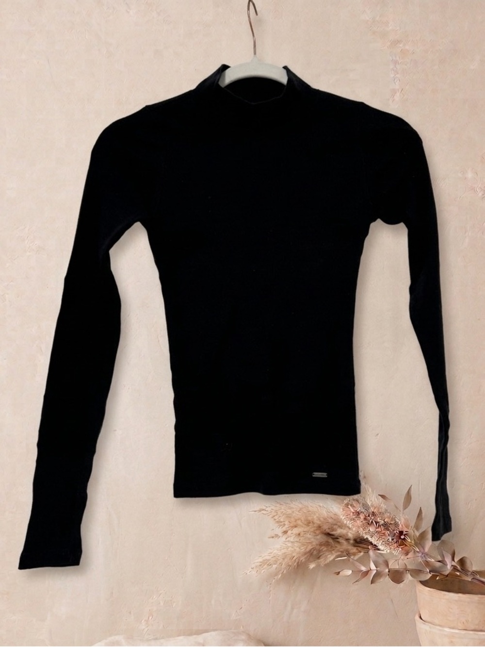 Hollister Women's Black Turtleneck Sweater